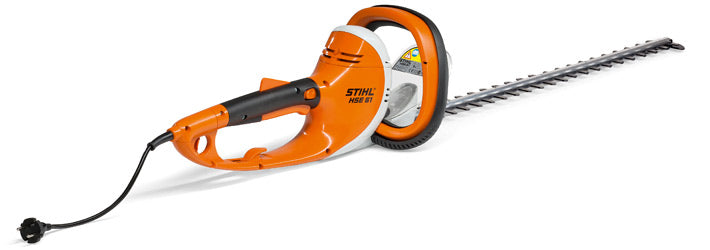 STIHL HSE 61 impugnato da operatore durante il taglio