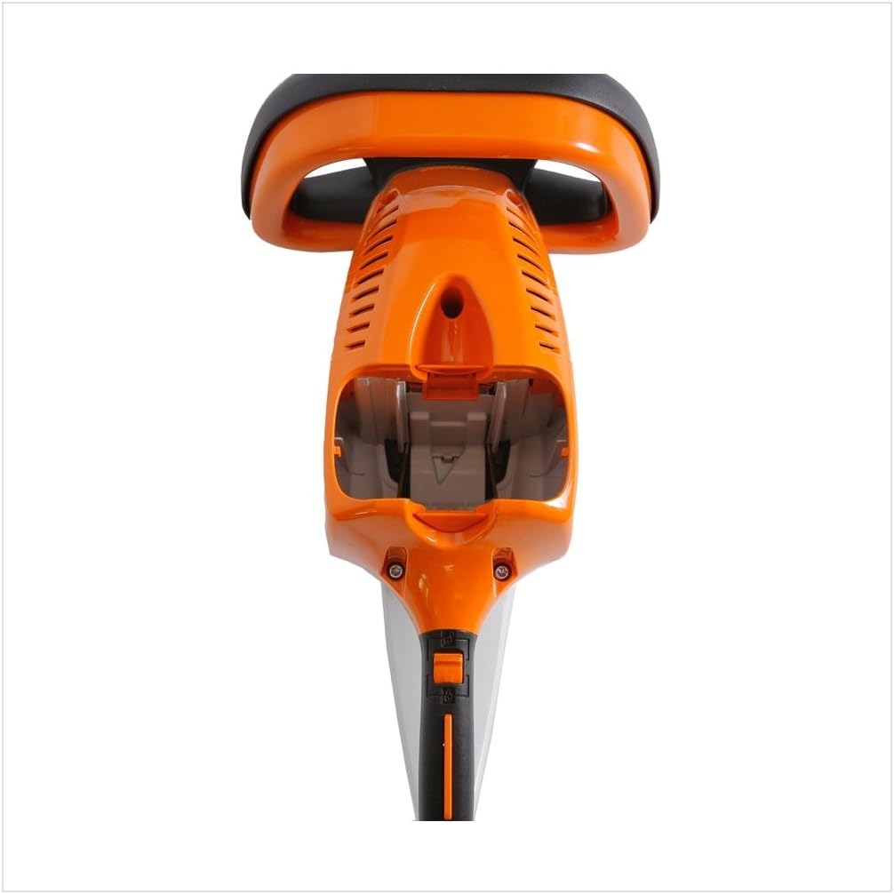 ALT TEXT: "Dettaglio di un aspirapolvere portatile arancione e nero con design ergonomico e impugnatura comoda. Perfetto per la pulizia di piccole superfici e angoli difficili da raggiungere. Ideale per uso domestico e automobili."
Lunghezza: 234 caratteri