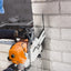 Motosega STIHL GS 461 in utilizzo su pietra, con emissione di acqua