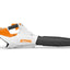 Vista laterale del soffiatore a batteria STIHL BGA 86 su prato