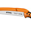 Sega per rami PR 24 di Stihl con manico ergonomico su sfondo grigio