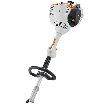 Vista laterale del motore Kombi STIHL KM 56 RC-E montato su un'attrezzatura da giardino