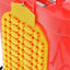 Contenitore rosso con griglia gialla, realizzato in plastica resistente, ideale per la raccolta e il trasporto di materiali. Design ergonomico e robusto, perfetto per uso industriale o domestico. Accessorio versatile e pratico per ogni esigenza.